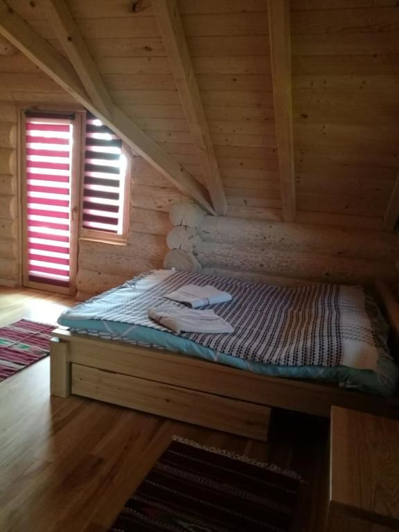 Шале Cabana lemn rotund de închiriat Bucovina Valea Moldovei-60