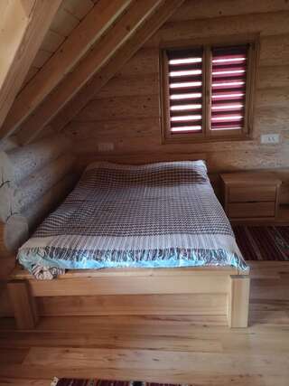 Шале Cabana lemn rotund de închiriat Bucovina Valea Moldovei Шале с 3 спальнями-17