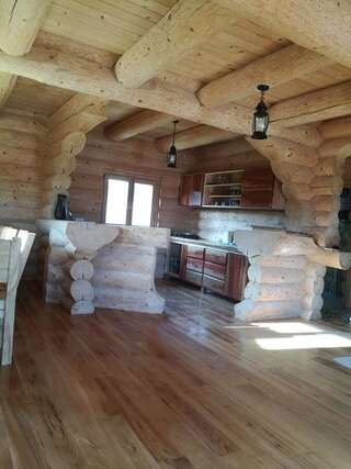 Шале Cabana lemn rotund de închiriat Bucovina Valea Moldovei Шале с 3 спальнями-35