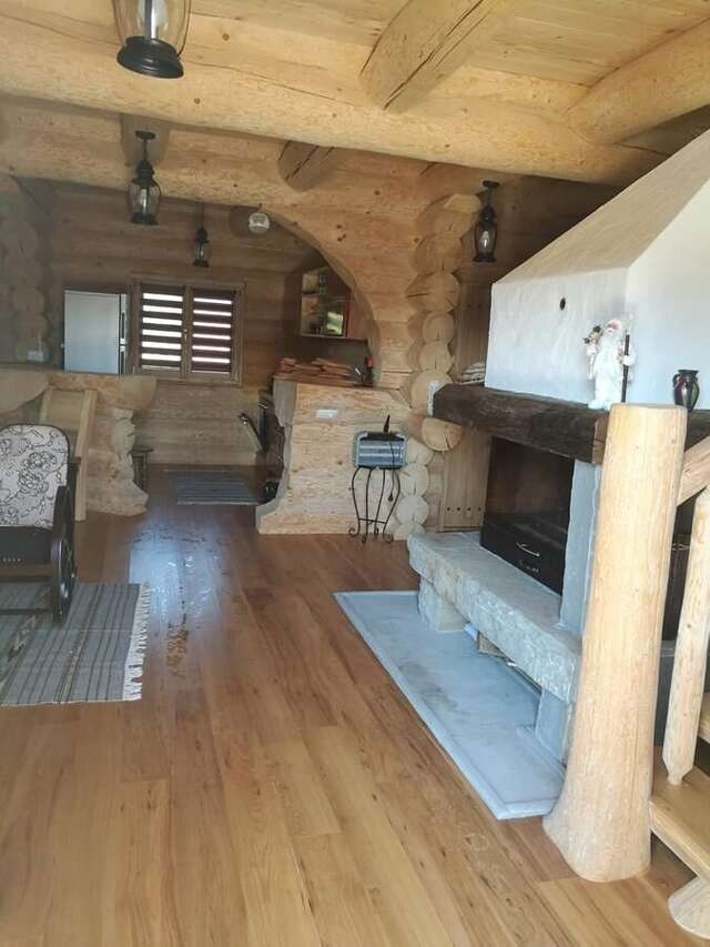 Шале Cabana lemn rotund de închiriat Bucovina Valea Moldovei-13
